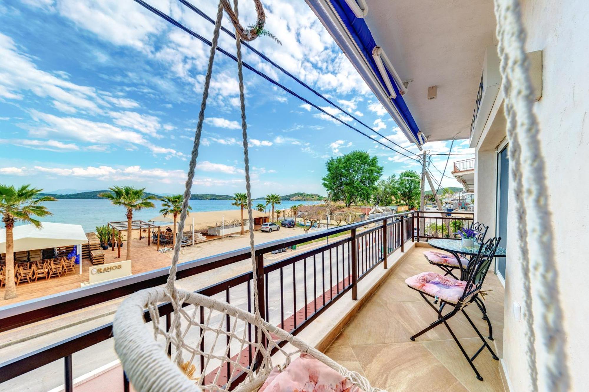 Upper Deck Apt. Apartment Nea Peramos  Ngoại thất bức ảnh